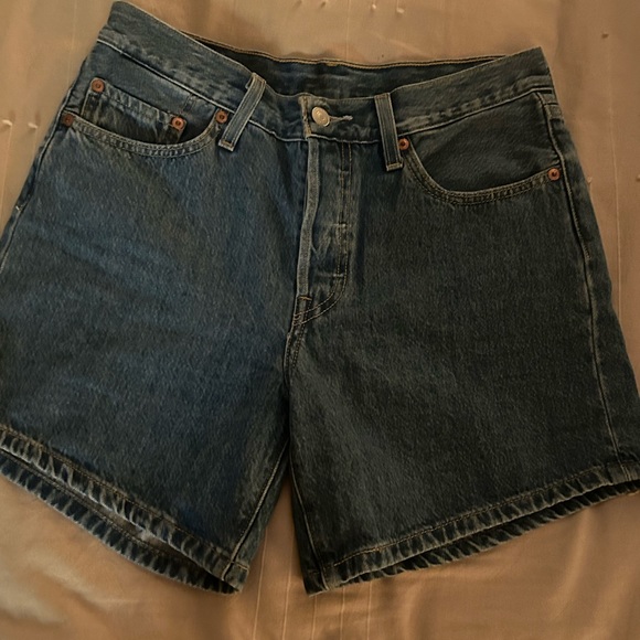 Levi's | Shorts | Levis Sz 27 Mom Style Shorts Slanted Bottom Cut ...